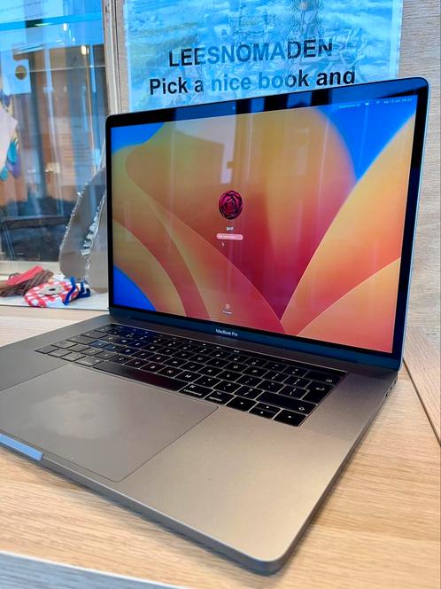 MacBook Pro 15 inch 1 TB,  2017