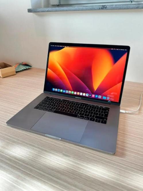 MacBook Pro 15-inch 16-GB i7 2017