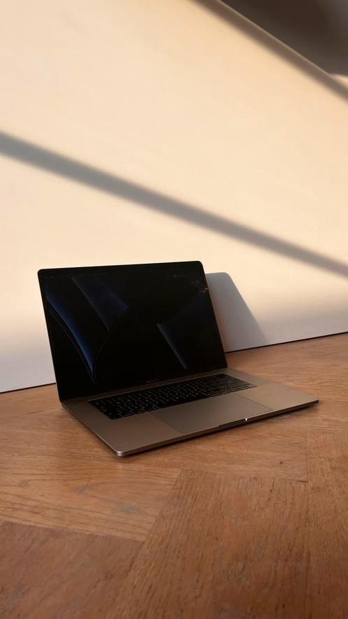 MacBook Pro 15-inch 1TB SSD- 3,1GHz i7 - 16GB - Intel HD 630