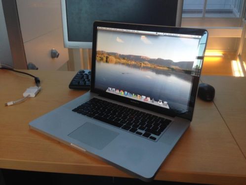 MacBook Pro 15 inch 2010 2,53GHz i5 500GB - 4GB RAM