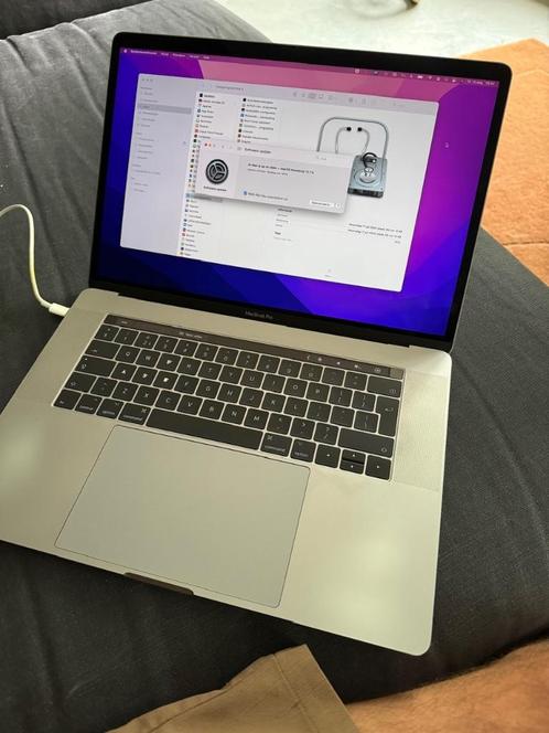 MacBook Pro 15 inch 2016 16GB touchbar