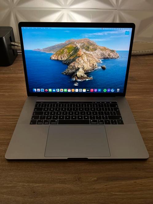 MacBook Pro 15 inch 2016, 2,6GHz, i7, 16GB, Touchbar