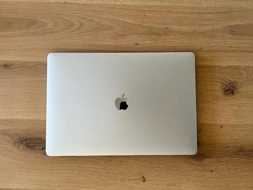 Macbook Pro 15-inch (2017)  i7  16GB  512