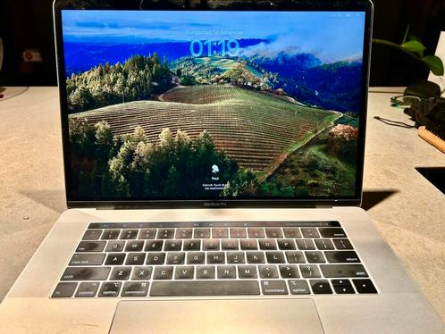 MacBook Pro 15 inch (2018)   nieuwe batterij 500GB opslag