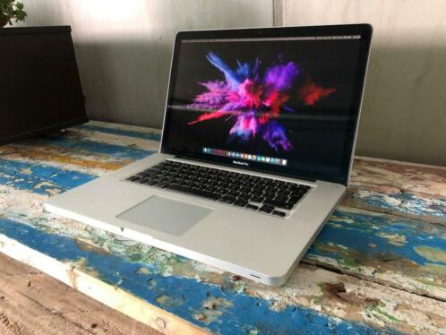 MacBook Pro 15 inch  2,4GHz i7 Late 2011  120GB ssd