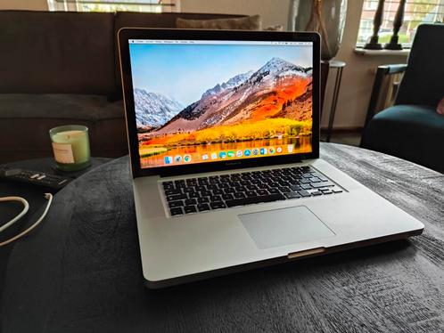 MacBook Pro 15 inch 256gb 16gb RAM 2011 (accu service nodig)