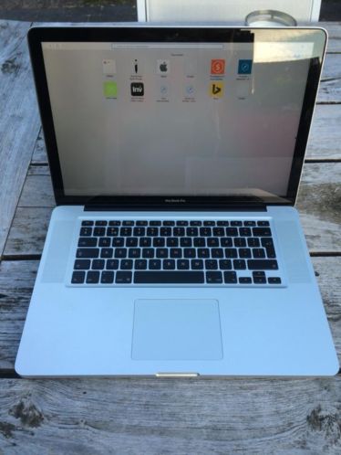 MacBook Pro 15 inch 4GB, 128 SSD 2.66Ghz medio 2009