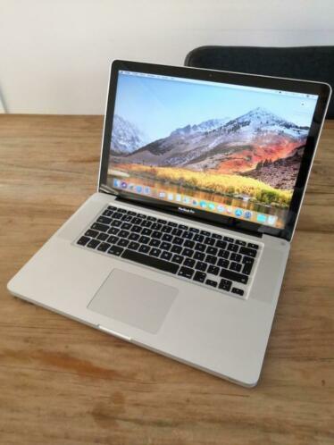 Macbook Pro 15 inch 8GB RAM i7 240GB SSD 2011