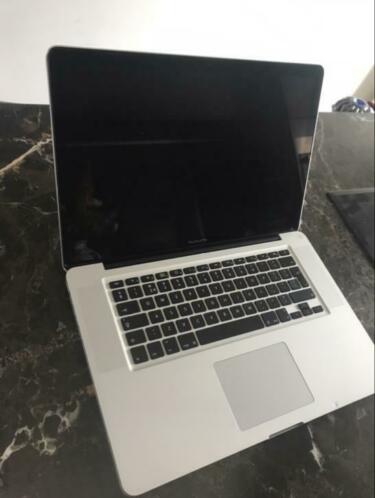 MacBook Pro 15 inch compleet refurbished