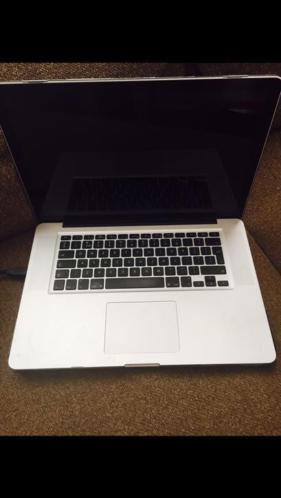 macbook pro 15 inch i5 2,4 ghz 320gb met hoesje