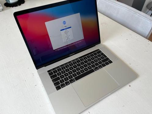 MacBook Pro 15 inch i7 16GB 2020 zo goed als nieuw