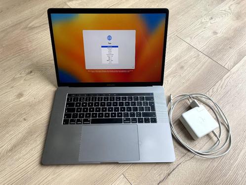 Macbook Pro 15 inch (i7, 16GB RAM) uit 2018  Goede staat