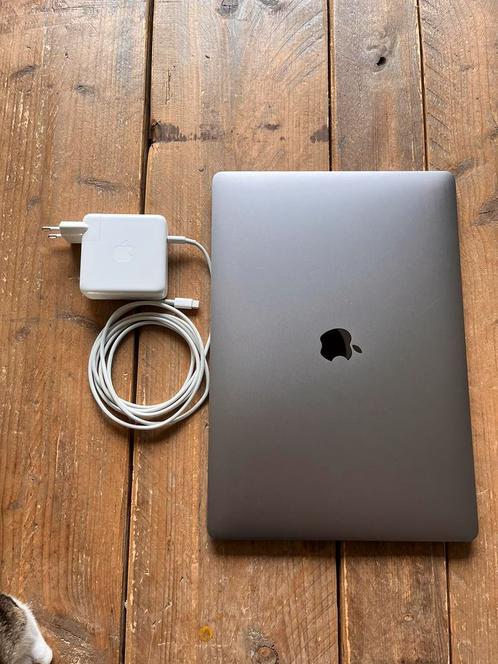 MacBook Pro 15 inch i7 2017 500G SSD 16G intern