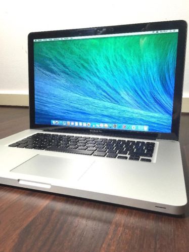Macbook Pro 15 inch i7 2,4 GHz Quad Core 8 GB Ram 750 GB HDD
