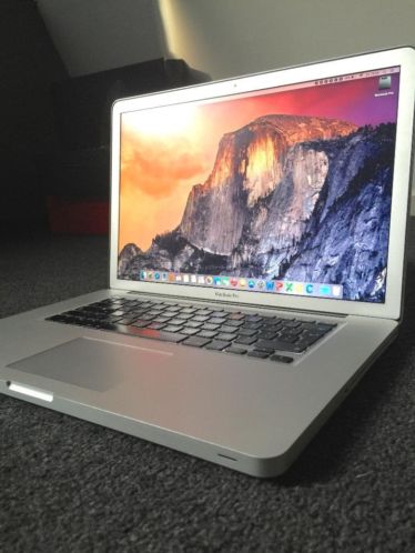 MACBOOK PRO 15 inch i7 2,6 GHz 8GB Ram 500GB HDD ALS NIEUW