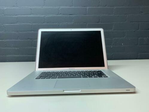 MacBook Pro 15 inch i7  8Gb  SSD   369.-