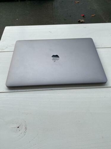 MacBook Pro (15-inch, late 2016)