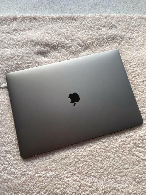 MacBook pro 15-inch met gratis beschermhoes van Burga