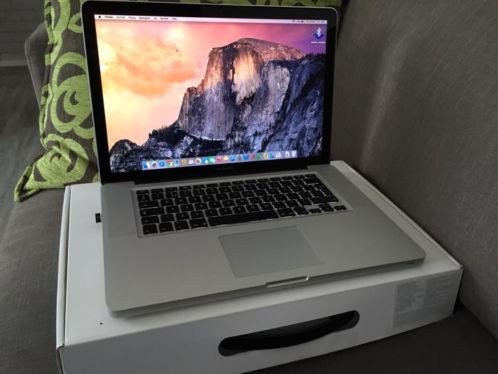 MacBook pro 15 inch. Mid 2010. I5. 120GB SSD en 6GB Werk.