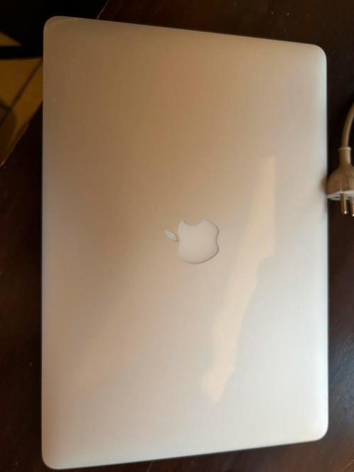MacBook Pro 15 inch, mid 2015, I7, 16GB, 256GB HD