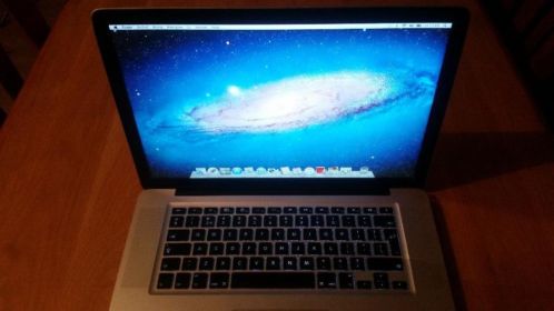 Macbook pro 15 inch, model A1286 , 250gb hardisk, 4gb ram