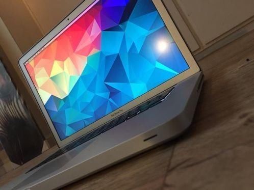 MacBook Pro 15 inch, Quad Core i7 2.4 8GB Ram 120SSD 320HDD