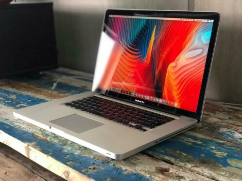 MacBook Pro 15 inch quadcore i7  SSD