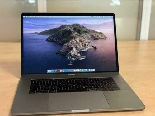 MacBook Pro 15 inch space grey late 2016 i7, 16gb, 256gb