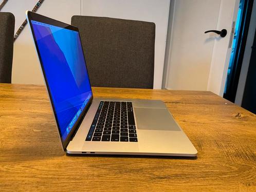 Macbook Pro 15 inch  Touch Bar  2.6 GHz  Radeon pro 450