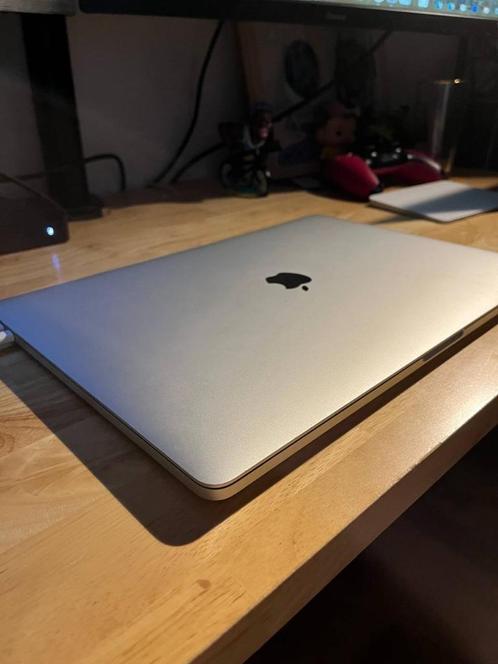Macbook Pro 15 inches, 2018 Touch Bar