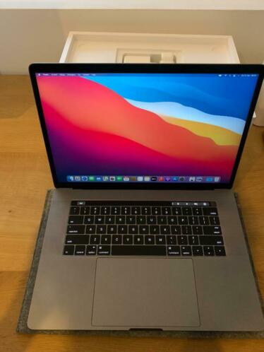 MacBook Pro 15 TouchBar - i7 2.6 QuadCore, 16 GB DDR, 256 GB