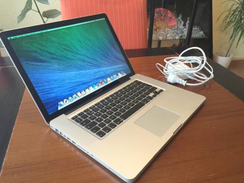 Macbook Pro 15034 2011 2.0 Ghz I7 4GB500 GB HDD ZGAN NU  975