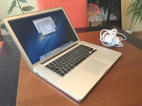 Macbook Pro 15034 2011 2.2 Ghz I7 8GB750 HDD ZGAN NU  975