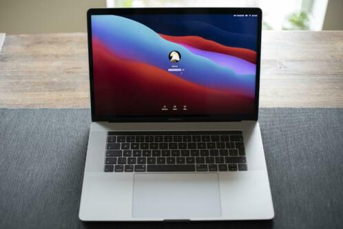 Macbook Pro 15034 2018  6-core i7  RAM 32GB  SSD 512GB