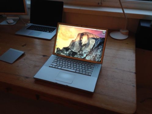 MacBook Pro 15034 2,2Ghz,120GB SSD, 4GB, nieuwe accu  lader