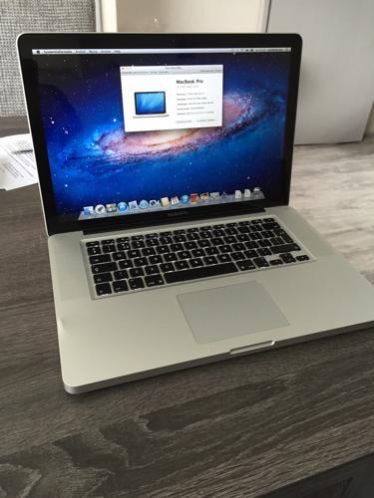 MacBook Pro 15034 2GHz i7 4GB 500GB uit 2011 met kleine schade