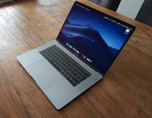 MacBook Pro 15034  i7 2,7 GHz  16 GB  512 GB SSD  AMD 560