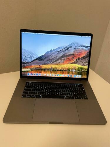 Macbook Pro 15034 TouchBar 2018 256GB (Spacegrijs)