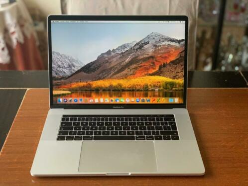 Macbook Pro 15034 TouchBar 2018 2.8 I7 16GB256GB SSD 5 Cycli