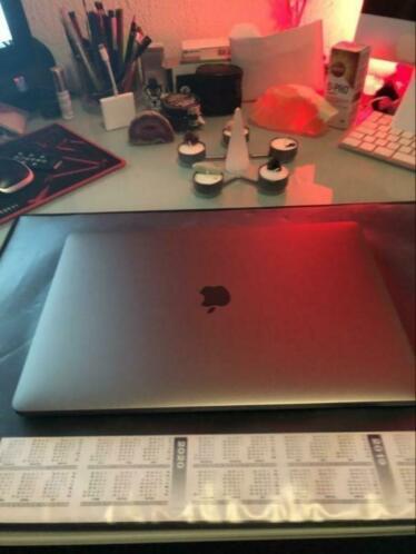 MacBook Pro 15034TouchBar 2,8GHz i716Gb512GBAppleCare2017