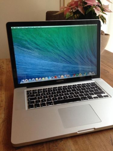 Macbook Pro 15039039 2.0Ghz 2.0 QuadCore i7 4GB 500GB Als Nieuw