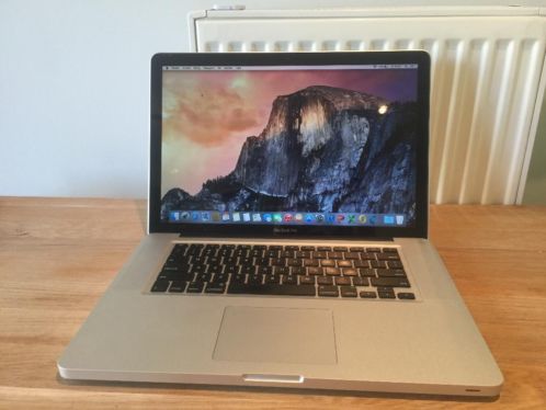 Macbook Pro 15039039 2.2Ghz 2.2 QuadCore i7 4GB 240GB SSD Snel