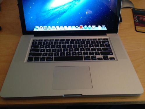 MacBook Pro 15039039 2,4 GHz i7, 16GB RAM, 256GB SSD