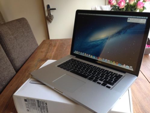 Macbook Pro 15039039 2.4Ghz i5 4GB 256GB SSD Compleet Als Nieuw