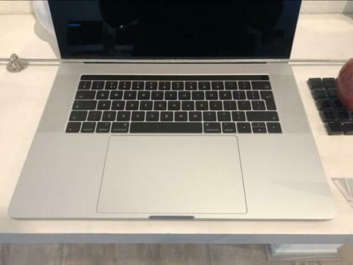 MacBook Pro 15039039 Touchbar  2017  2.6 GHz i7  512GB SSD