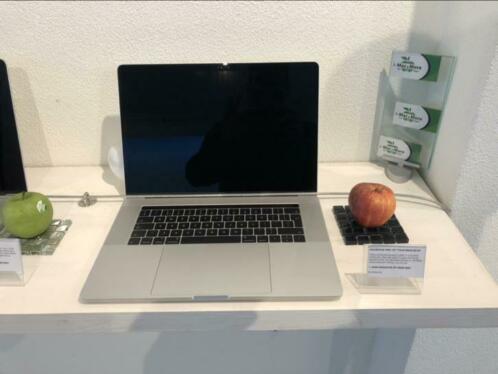 MacBook Pro 15039039 Touchbar  2018  2.2 GHz i7  256GB SSD
