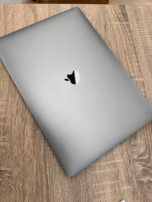 MacBook Pro 15,2 inch  2018  2,2 ghz i7  touchbar