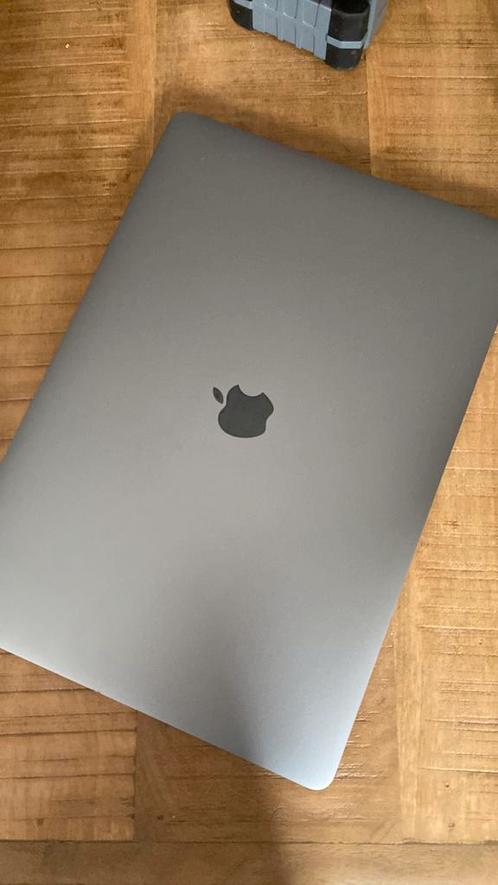 MacBook Pro 15,4 inch 2017 512gb 16gb ram TE KOOP