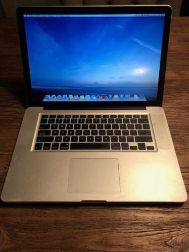 Macbook pro 15inch 2.4ghz i5 8GB met Office