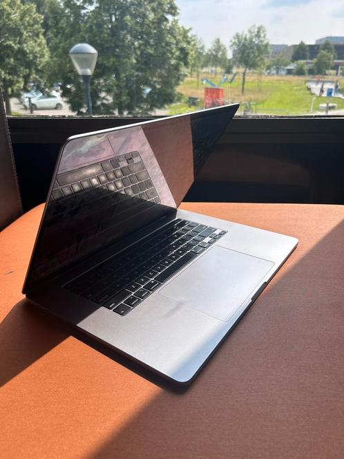 Macbook pro 16 1TB opslag i9